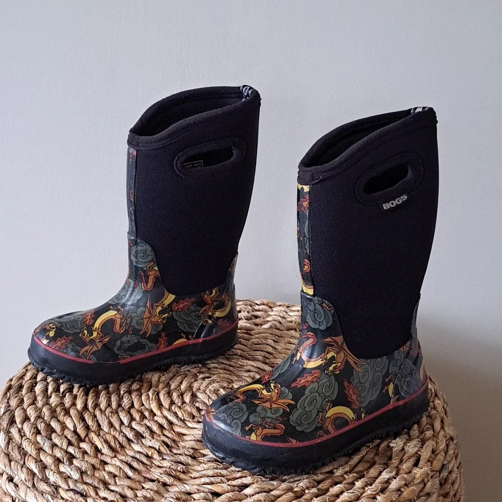 BOGS Youth Unisex Pull-On Waterproof/Insulated Winter/Rain Boots Dragon Print 11